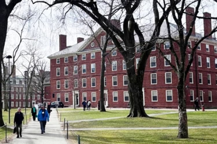 Universitas Swasta Melawan Ancaman Pemerintahan Donald Trump