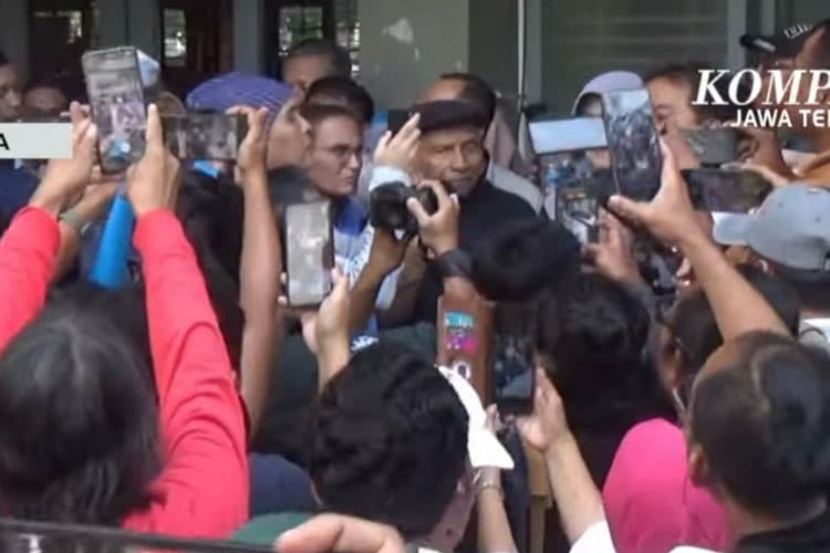 Amien Rais Serta TPUA Geruduk UGM dan Tuduh Ijazah Jokowi Palsu, UGM Siap ke Pengadilan